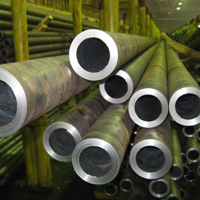 Труба бесшовная горячедеформированная 325х20 мм